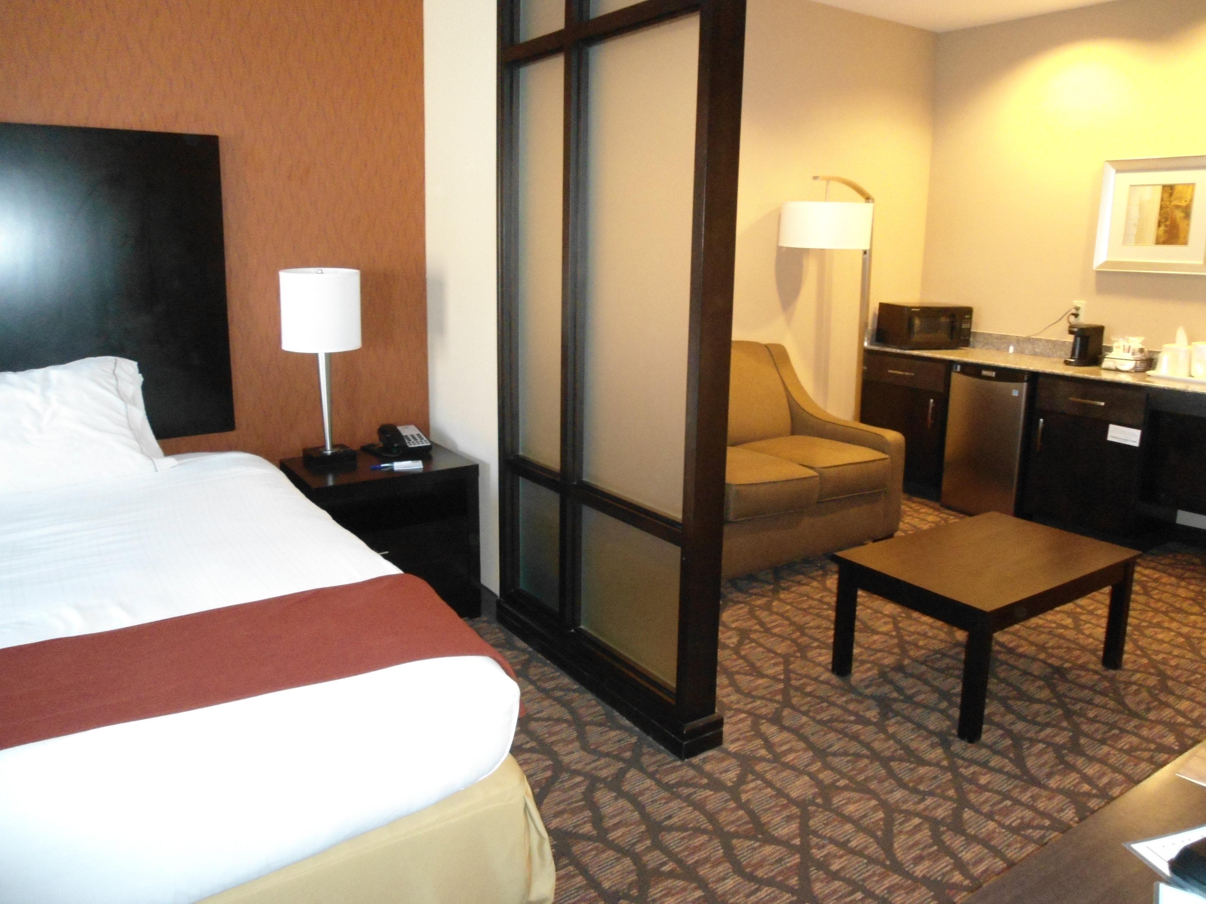 Holiday Inn Express And Suites Alpine By Ihg Экстерьер фото