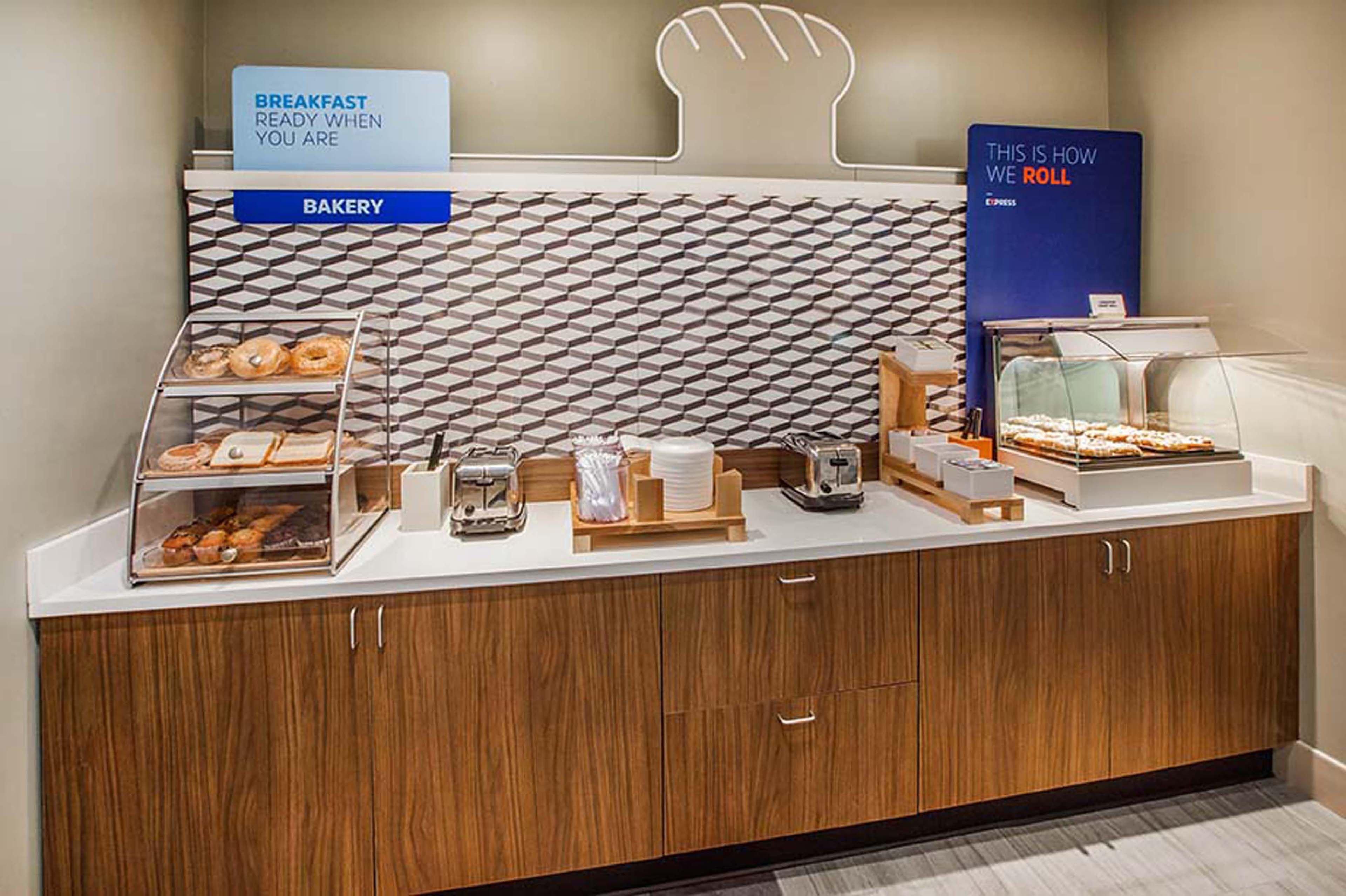 Holiday Inn Express And Suites Alpine By Ihg Экстерьер фото