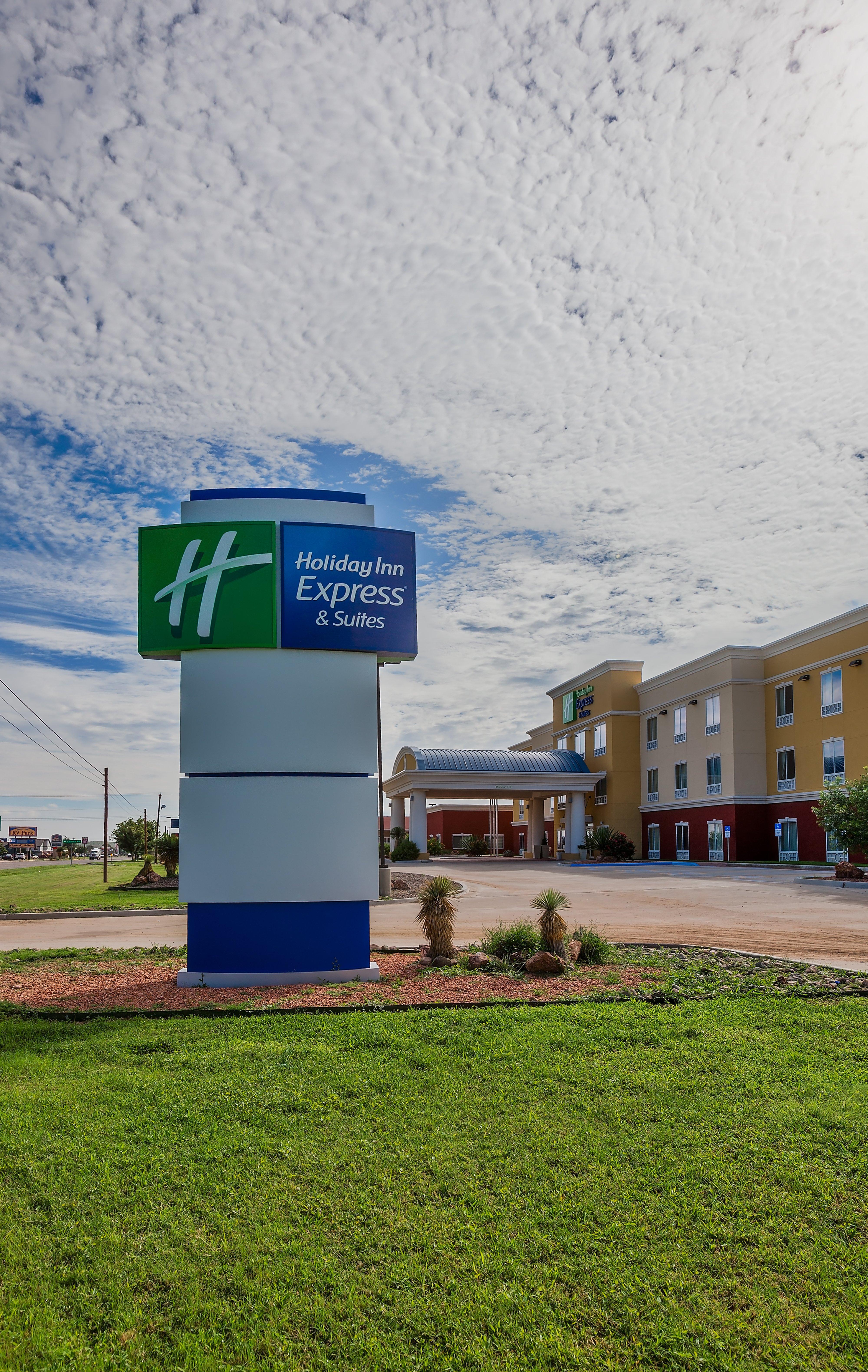 Holiday Inn Express And Suites Alpine By Ihg Экстерьер фото